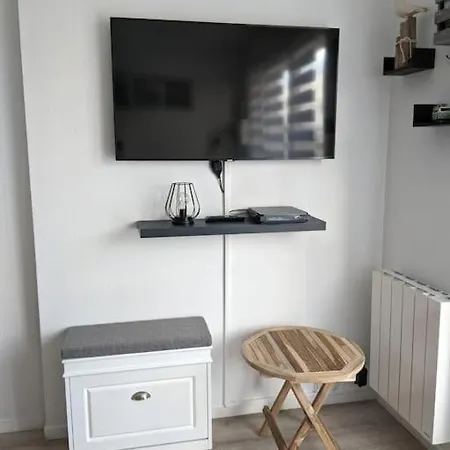 Daire Cosy En Rez-de-jardin Avec Terrasse Proche De La *