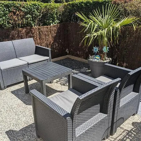 Cosy En Rez-de-jardin Avec Terrasse Proche De La